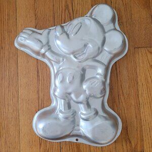 Wilton Disney Mickey Mouse Cake Pan Mold 1995 Vintage Decor Staging Gift Birthda